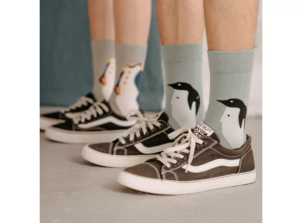 UNISEX ASTRONAUT PAINTING STYLE SOCKS – COLORFUL COTTON SPACE STREETWEAR CREW SOCKS