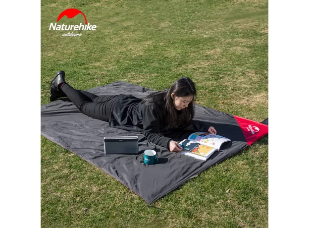 FOLDABLE ALUMINUM FOIL PICNIC & CAMPING MAT - WATERPROOF SLEEPING MATTRESS
